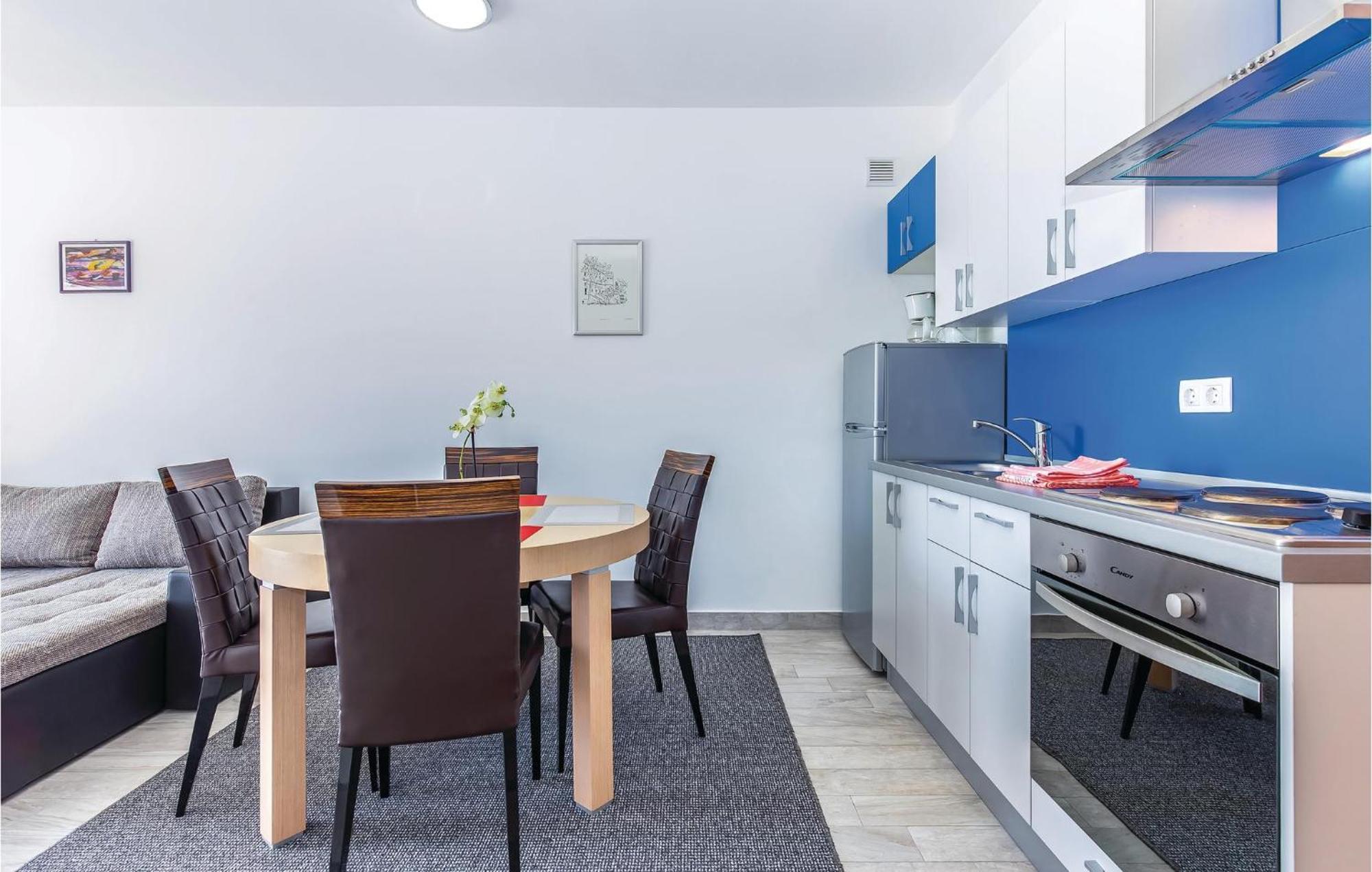 1 Bedroom Nice Apartment In Crikvenica Kültér fotó